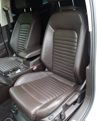 Volkswagen Passat cena 97500 przebieg: 150000, rok produkcji 2016 z Katowice małe 466